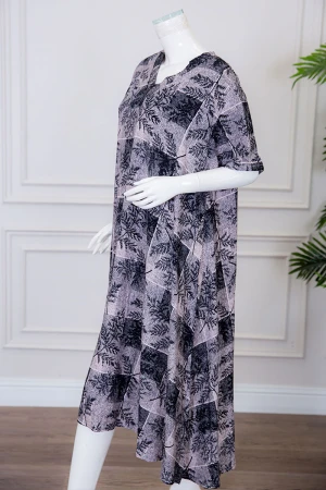 قميص نسائي ميدي لون رمادي مزين بمربعات و أغصان الشجر ذو ياقة دائرية و أكمام قصيرة