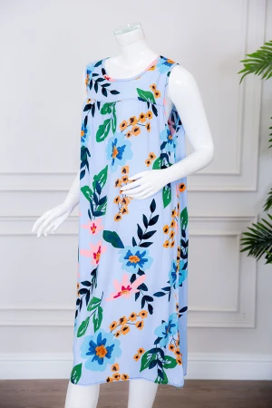 قميص نسائي قصير لون سماوي مشجر ياقة دائرية بدون أكمام