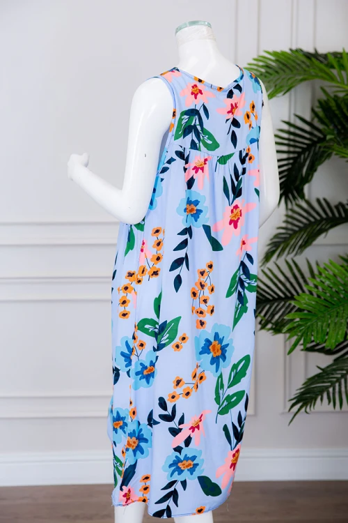 قميص نسائي قصير لون سماوي مشجر ياقة دائرية بدون أكمام