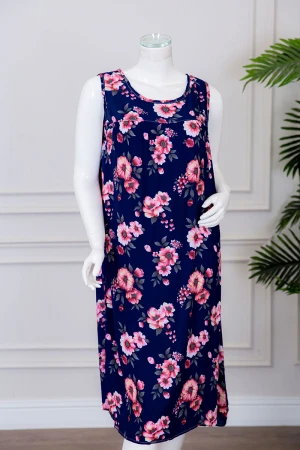 قميص نسائي قصير لون كحلي مزين بالورود ياقة دائرية بدون أكمام