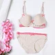 طقم صدرية مبطنة مع سروال داخلي بتفاصيل دانتيل