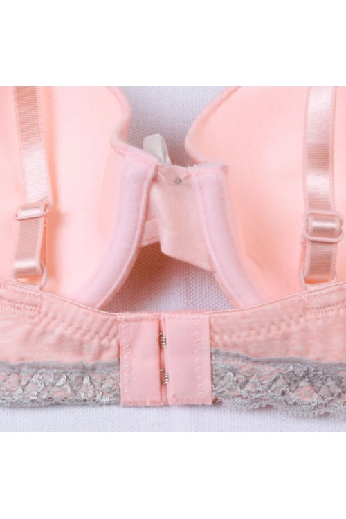 طقم صدرية مبطنة مع سروال داخلي بتفاصيل دانتيل