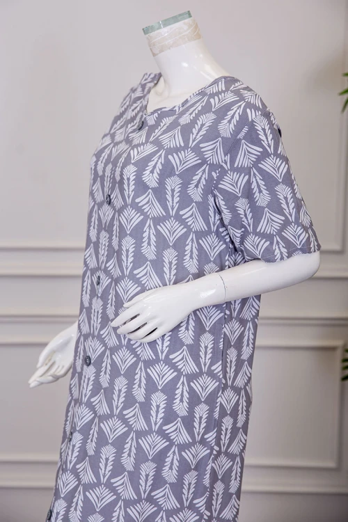 قميص نسائي طويل متعدد الألوان مشجر بياقة دائرية بأزرار من الأمام ذو أكمام قصيرة