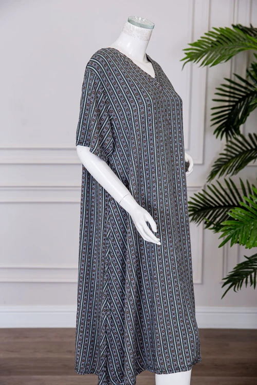 قميص نسائي ميدي مزين بزخارف ياقة قصة سبعة و بأكمام قصيرة