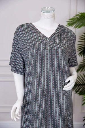 قميص نسائي ميدي مزين بزخارف ياقة قصة سبعة و بأكمام قصيرة