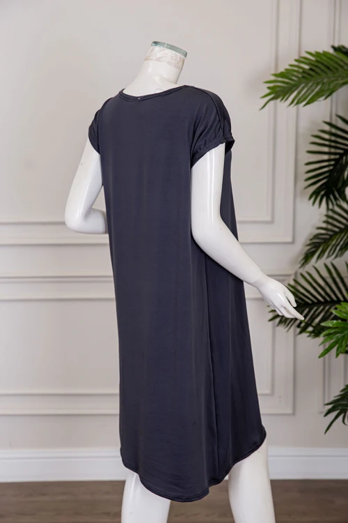 قميص نسائي قصير متعدد الألوان بياقة دائرية و بأكمام قصيرة