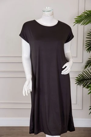 قميص نسائي قصير متعدد الألوان بياقة دائرية و بأكمام قصيرة 