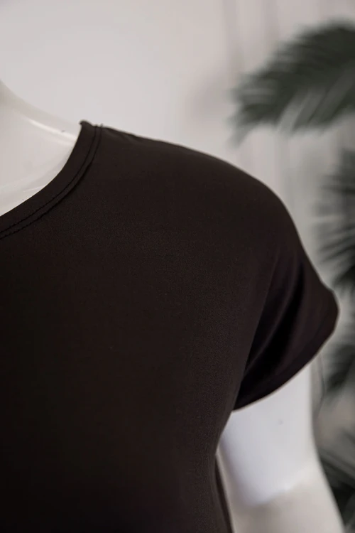 قميص نسائي قصير متعدد الألوان بياقة دائرية و بأكمام قصيرة