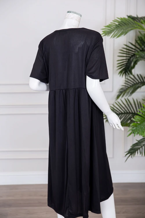 قميص نسائي قصير لون أسود قصة كلوش ياقة دائرية و بأكمام قصيرة