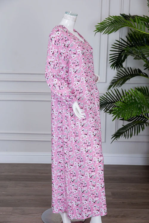 قميص نسائي لون وردي مشجر بياقة قصة سبعة و بأكمام طويلة بزم