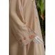 جلابية نسائية لون بيج ياقة مربعة و أكمام طويلة مزينة بتطريز في الصدر و الأكمام