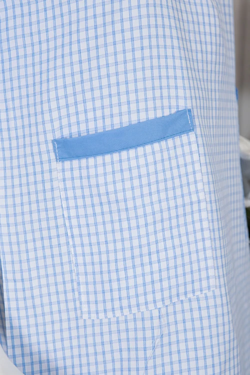 زي عاملة قطعتين متعدد الألوان بلوزة طويلة ياقة مطوية بسحاب و جيوب من الأمام و أكمام ميدي مع بنطلون طويل