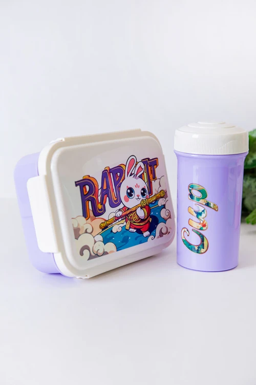 حافظة طعام مدرسية متعددة الألوان مقسمة مع ملعقة و مزينة برسومات كرتونية مع زمزمية مشروب بارد