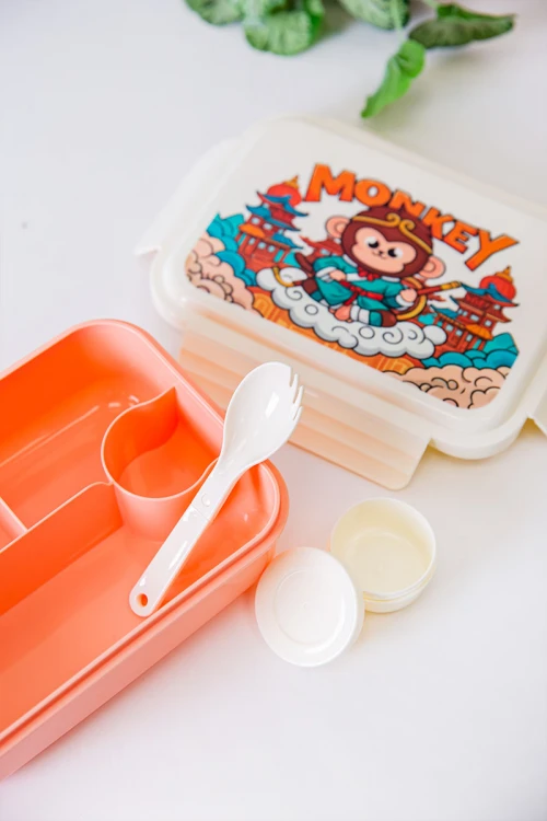 حافظة طعام مدرسية متعددة الألوان مقسمة مع ملعقة و مزينة برسومات كرتونية مع زمزمية مشروب بارد