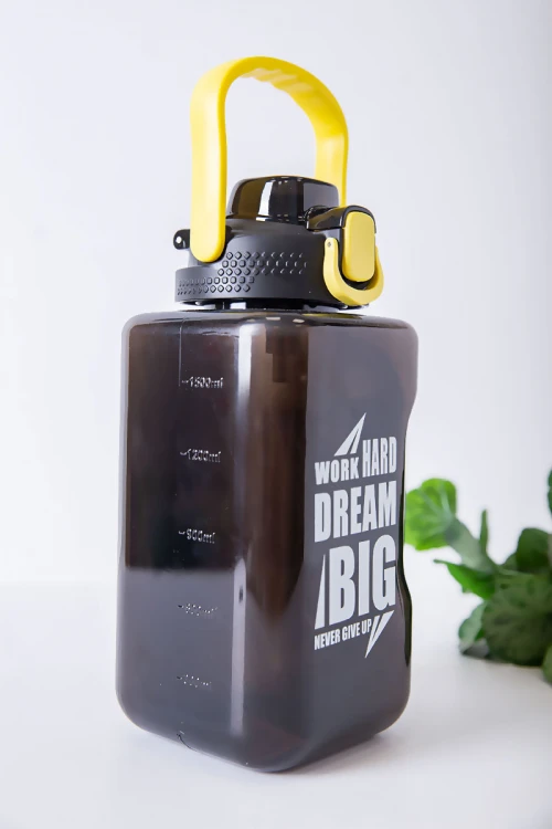 زمزمية مدرسية متعددة الألوان مزينة بكتابات من الأمام مشروب بارد بلاستيك شفاف