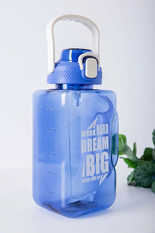 زمزمية مدرسية متعددة الألوان مزينة بكتابات من الأمام مشروب بارد بلاستيك شفاف