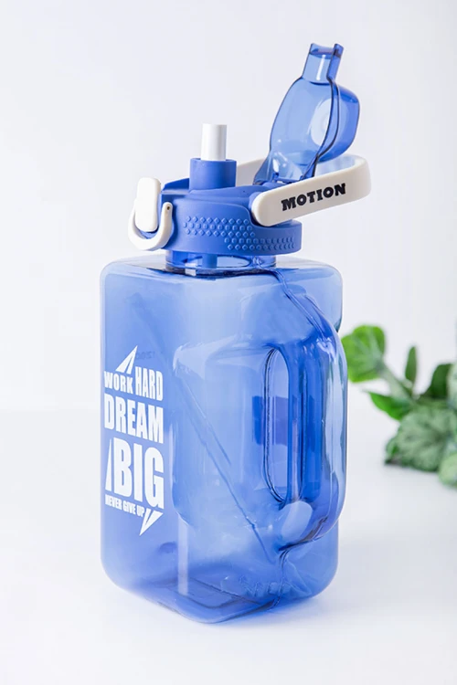 زمزمية مدرسية متعددة الألوان مزينة بكتابات من الأمام مشروب بارد بلاستيك شفاف