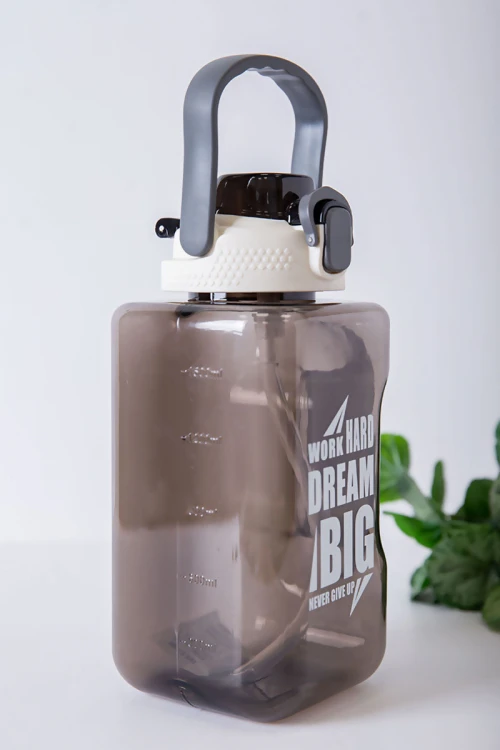 زمزمية مدرسية متعددة الألوان مزينة بكتابات من الأمام مشروب بارد بلاستيك شفاف