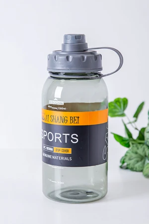 زمزمية مدرسية متعددة الألوان مزينة بكتابات من الأمام مشروب بارد بلاستيك شفاف