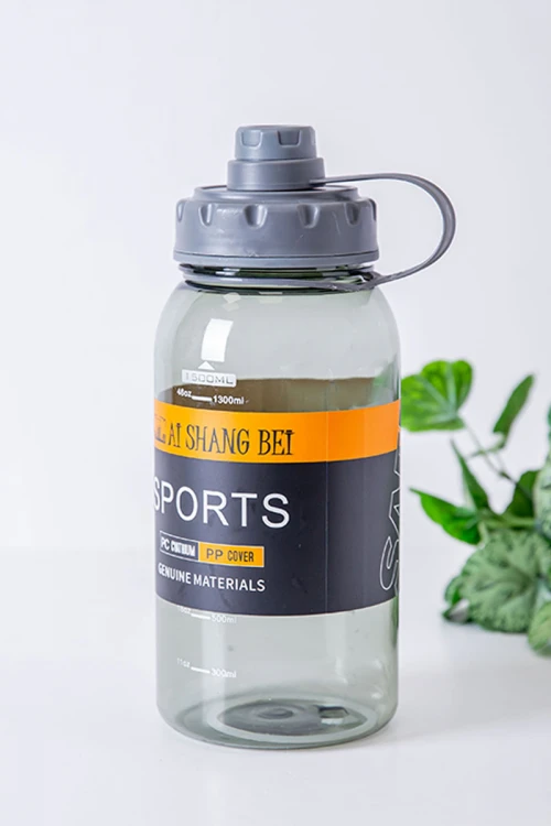 زمزمية مدرسية متعددة الألوان مزينة بكتابات من الأمام مشروب بارد بلاستيك شفاف