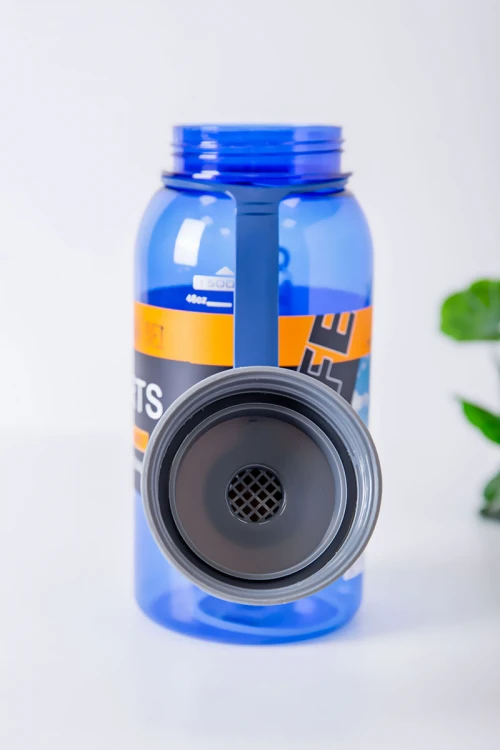 زمزمية مدرسية متعددة الألوان مزينة بكتابات من الأمام مشروب بارد بلاستيك شفاف