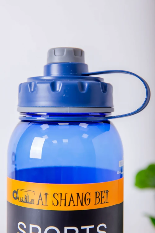 زمزمية مدرسية متعددة الألوان مزينة بكتابات من الأمام مشروب بارد بلاستيك شفاف