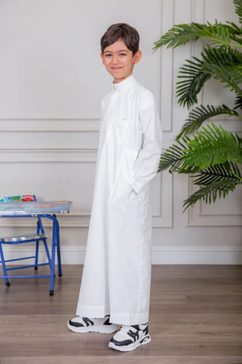 ثوب ولادي كريمي سادة ياقة دائرية بجيوب و أزرار ذهبي من الأمام