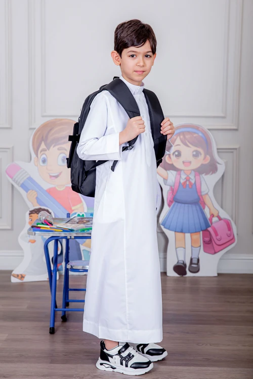 شنطة ظهر مدرسية متعدد الاوان مزينة بنقوش ملونة و بجيوب متعددة مع مقلمة