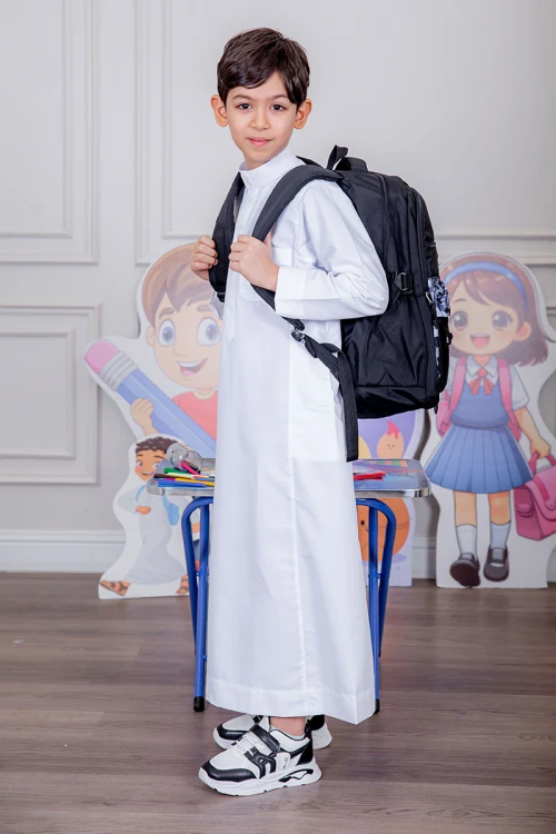 شنطة ظهر مدرسية متعدد الاوان مزينة بنقوش ملونة و بجيوب متعددة مع مقلمة