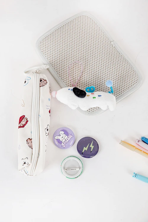 شنطة ظهر مدرسية بناتي لون بيج مزينة برسومات ملونة و بجيوب متعددة مع مقلمة