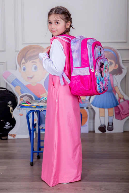 شنطة ظهر مدرسية بناتي لون وردي مزينة برسومات كرتونية ملونة و بجيوب متعددة