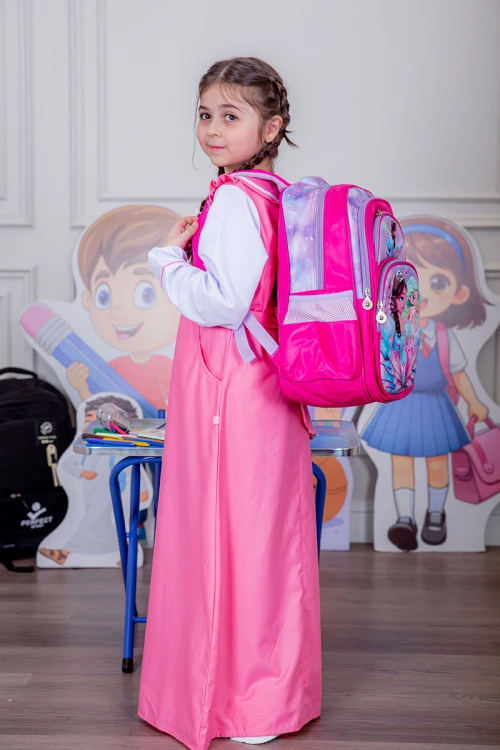 شنطة ظهر مدرسية بناتي لون وردي مزينة برسومات كرتونية ملونة و بجيوب متعددة