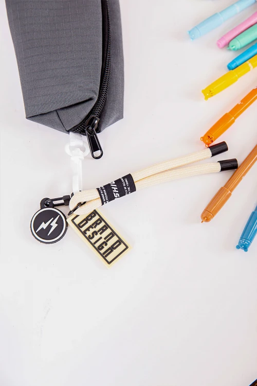 شنطة ظهر مدرسية ولادي متعددة الألوان بجيوب متعددة مع مقلمة