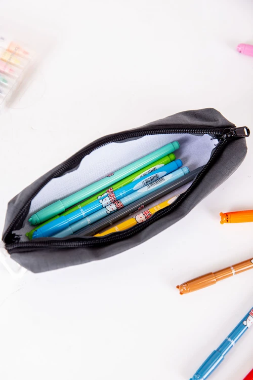 شنطة ظهر مدرسية ولادي متعددة الألوان بجيوب متعددة مع مقلمة