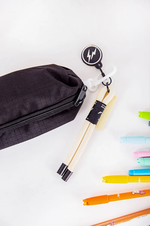 شنطة ظهر مدرسية ولادي متعددة الألوان بجيوب متعددة مع مقلمة