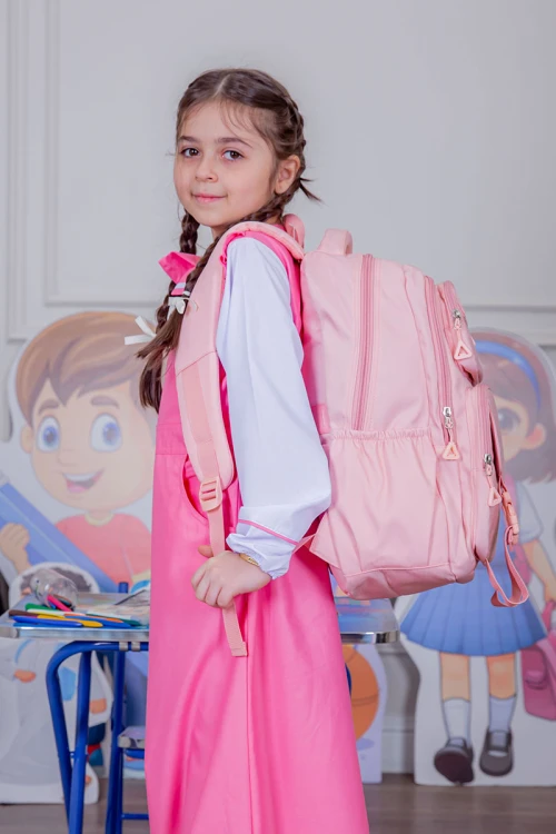 شنطة ظهر مدرسية متعددة الألوان بجيوب متعددة مع مقلمة