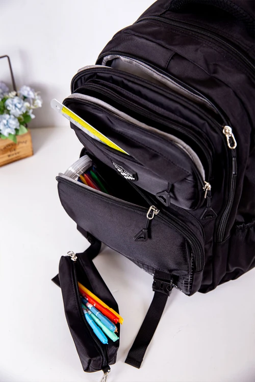 شنطة ظهر مدرسية متعددة الألوان بجيوب متعددة مع مقلمة