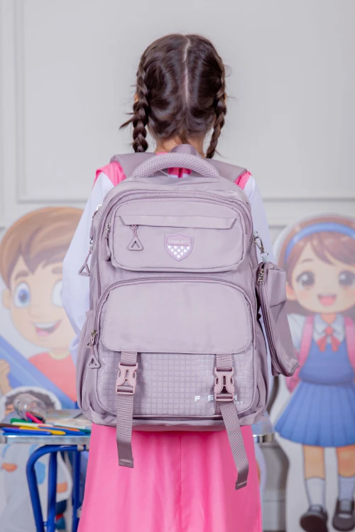 شنطة ظهر مدرسية متعددة الألوان بجيوب متعددة مع مقلمة