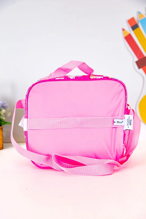 شنطة طعام بناتي مزيج من اللون الوردي الفاتح و الغامق مزينة بشخصية لولو كاتي الكرتونية