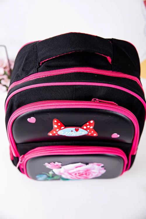 شنطة ظهر مدرسية بناتي لون أسود بحواف وردية مزينة برسومات ملونة و بجيوب متعددة