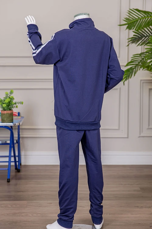 طقم رياضي بناتي مدارس 3 قطع لون كحلي تيشيرت أبيض داخلي و جاكيت ذو أكمام طويلة بسحاب و جيوب من الأمام و بنطلون برباط و زم من الأسفل