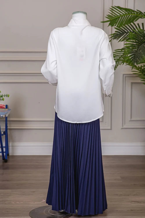 مريول بناتي مدرسي مرحلة الثانوي قطعتين قميص أبيض بياقة مطوية و بأزرار من الأمام و الأكمام و تنورة لون كحلي بكسرات و خصر مزموم