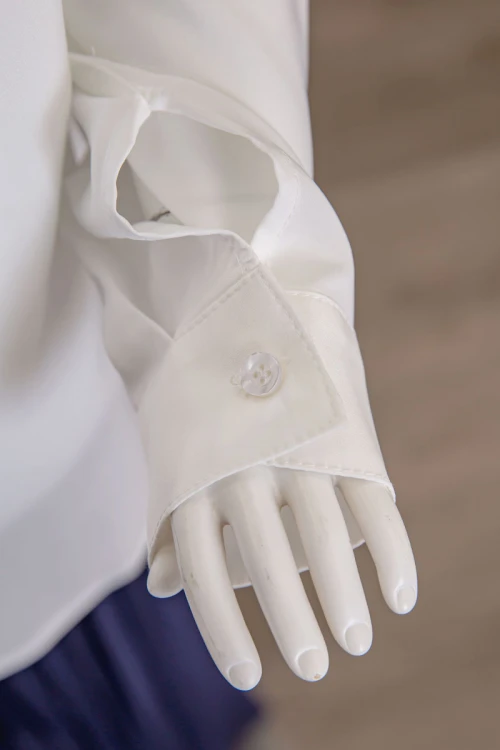 مريول بناتي مدرسي مرحلة الثانوي قطعتين قميص أبيض بياقة مطوية و بأزرار من الأمام و الأكمام و تنورة لون كحلي بكسرات و خصر مزموم