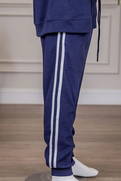 طقم رياضي بناتي مدارس 3 قطع لون كحلي تيشيرت أبيض داخلي و جاكيت ذو أكمام طويلة بسحاب و جيوب من الأمام و بنطلون برباط و زم من الأسفل