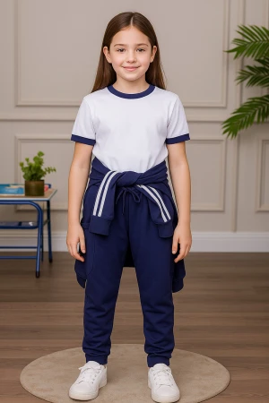 طقم رياضي بناتي مدارس 3 قطع لون كحلي تيشيرت أبيض داخلي و جاكيت ذو أكمام طويلة بسحاب و جيوب من الأمام و بنطلون برباط و زم من الأسفل