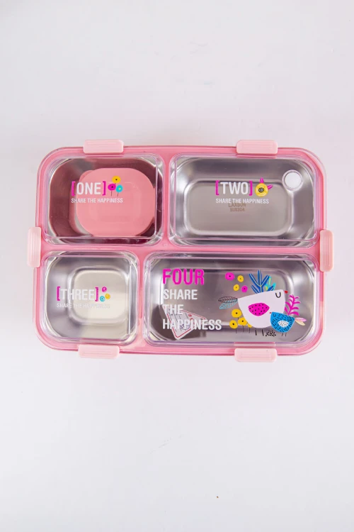 حافظة طعام مدرسية متعددة الألوان مقسمة و مزينة بكتابات و رسومات مع ملعقة و عيدان معدنية