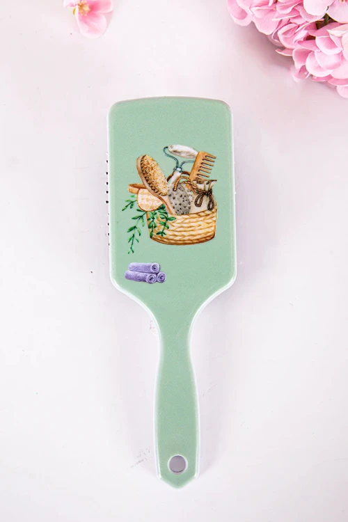 فرشاة شعر لون أخضر مزينة برسومات ملونة