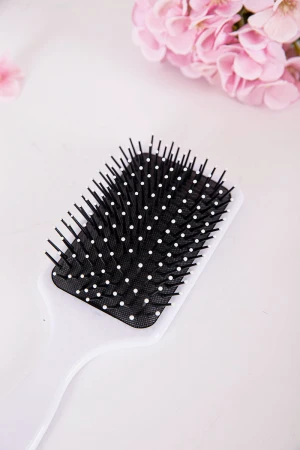 فرشاة شعر لون أبيض مزينة بكتابات و رسومات ملونة