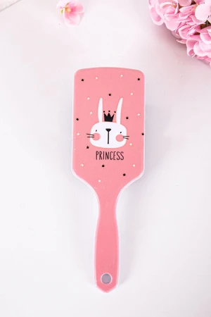 فرشاة شعر لون وردي مزينة برسومات و كتابات ملونة