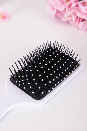 فرشاة شعر لون وردي مزينة برسومات و كتابات ملونة